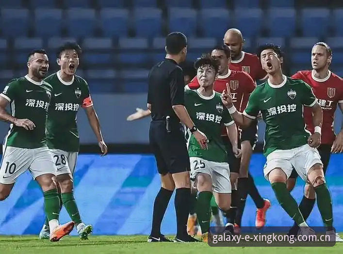 足协禁足令vs星空体育平台：如何辨别足球圈的"红牌"与"绿牌"